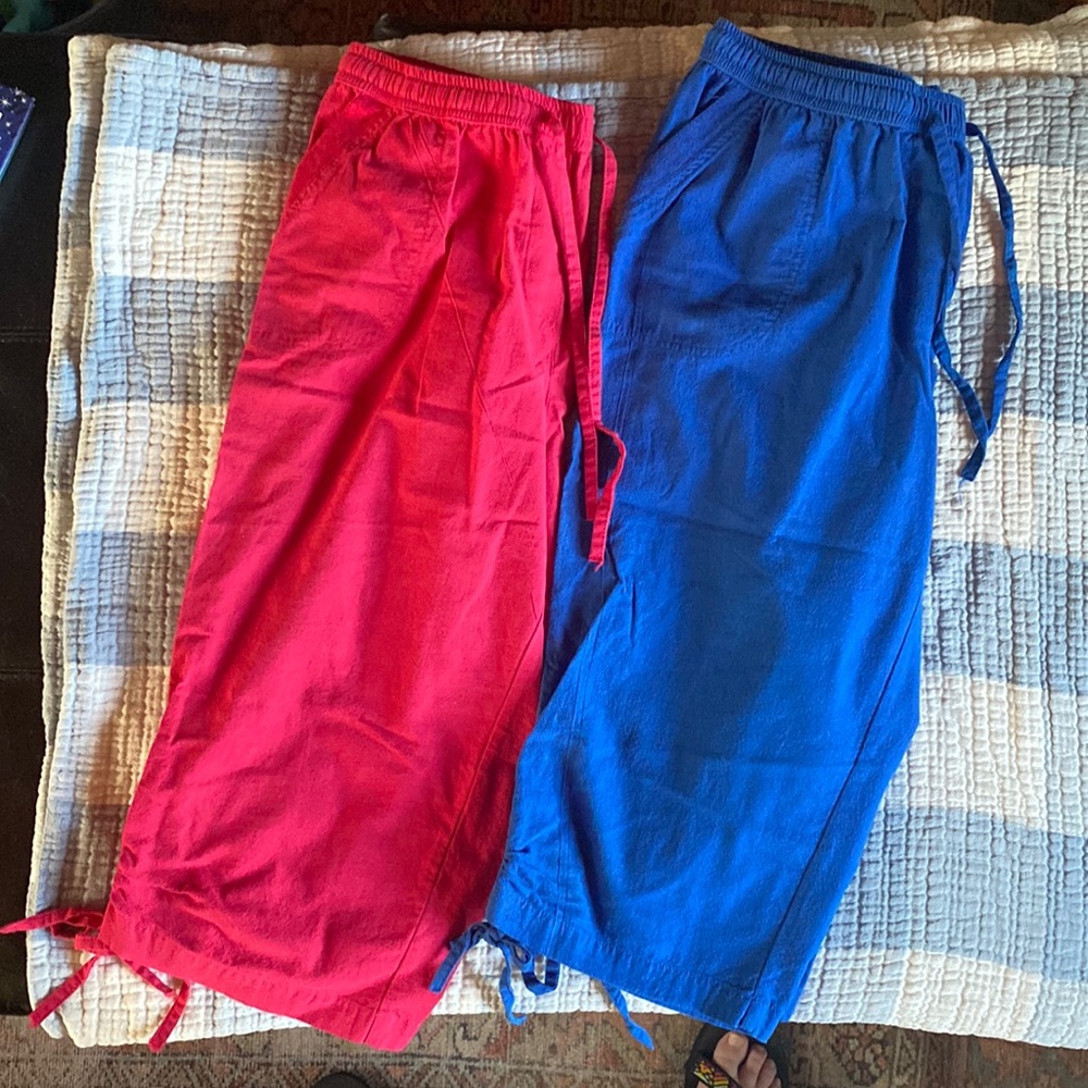 Rebecca Malone 2 pair of women's capris size xl red and blue.